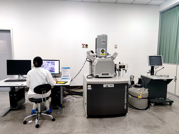 e37eb1d4b0c64a49be4f325ac7e63001.jpg 扫描电镜仪器_副本.jpg